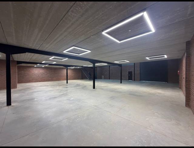 3,800M² WAREHOUSE FOR SALE IN CHLOORKOP